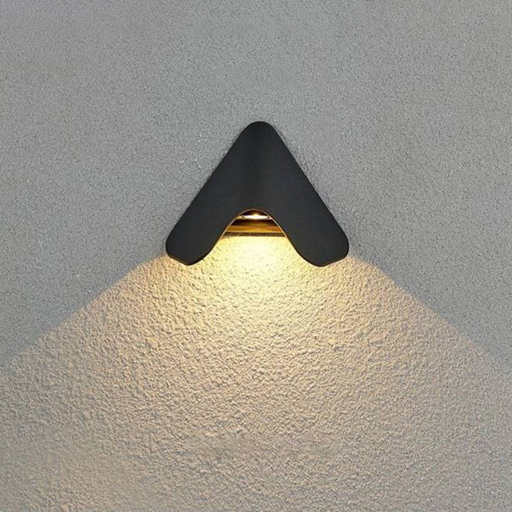 Orr Minimalist Triangle Metal Outdoor Wall Lamp, Balck/White