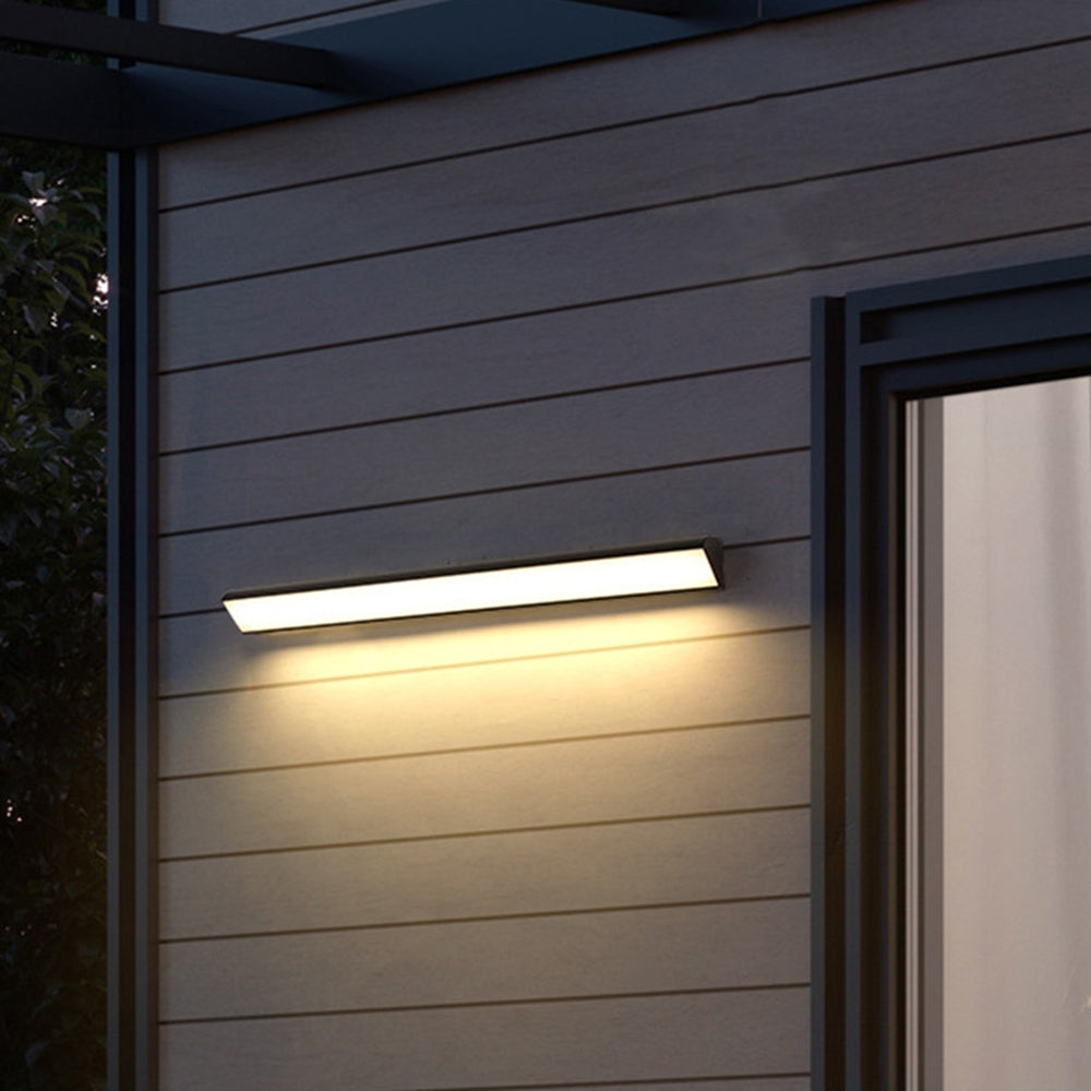 Edge Modern Tri-Rrism Metal/Acrylic Solar Waterproof Outdoor Wall Lamp, Black