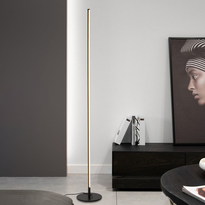 Linear clearance table lamp