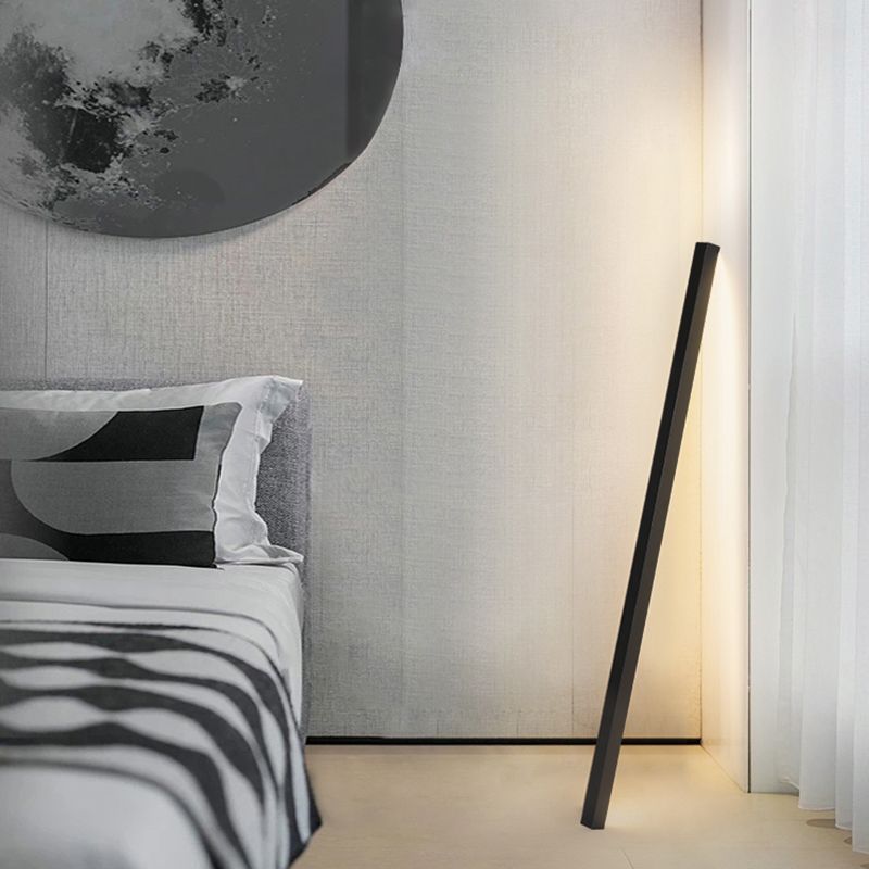 Edge Minimalist Linear Metal Floor Lamp, Black/Gold, Living Room